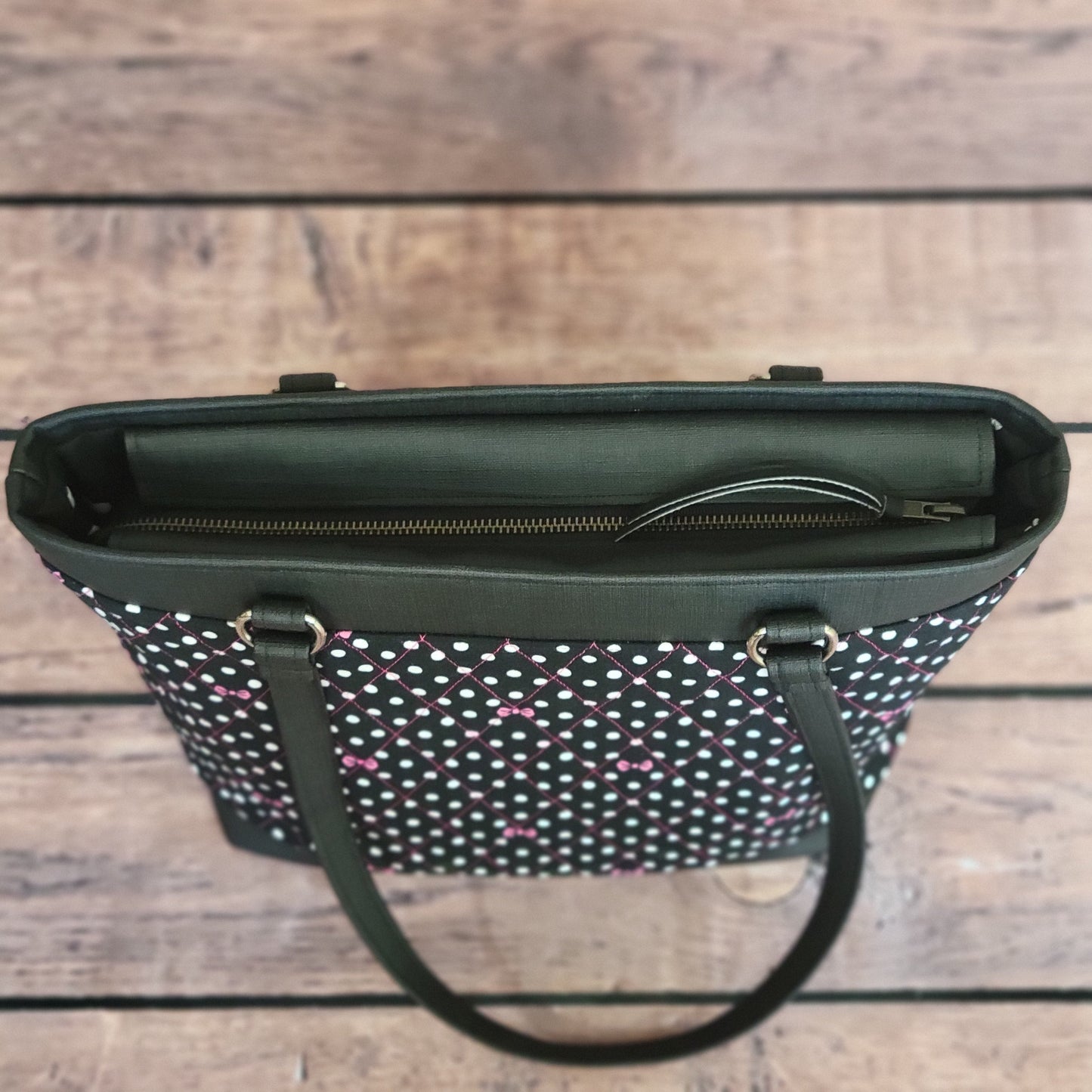 Camela Stylish Mid-Sized Handbag [Disney]: Spacious Style for Every Occasion (Copy)