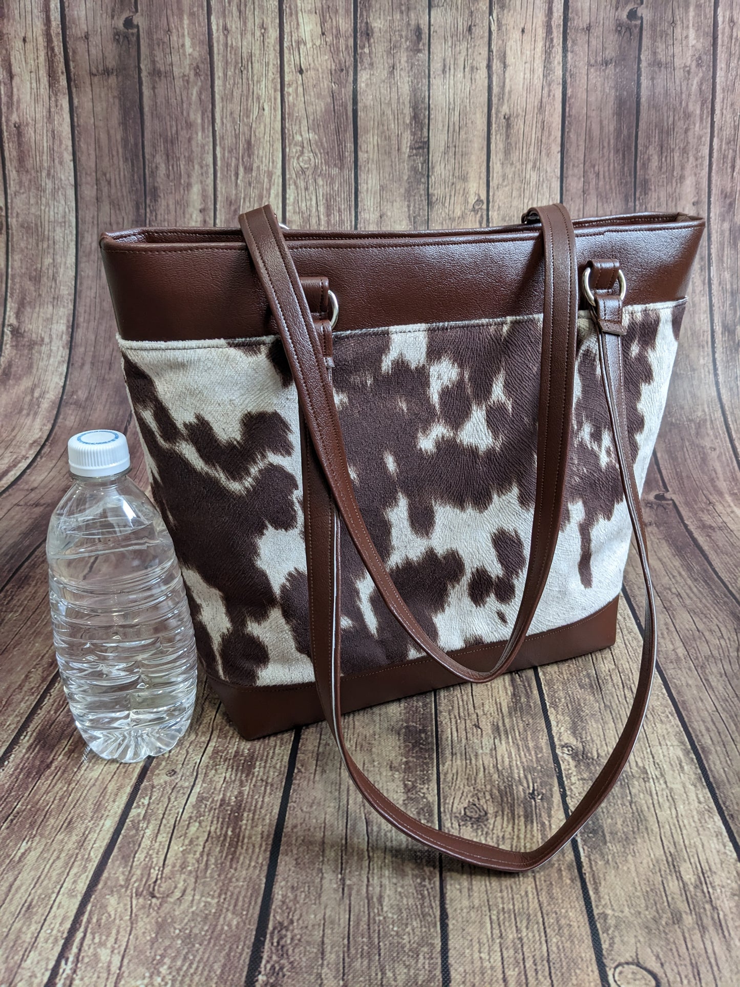 Camela Stylish Mid-Sized Handbag [Cowhide]: Spacious Style for Every Occasion
